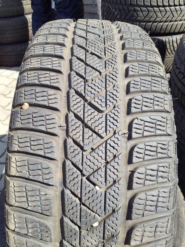 Pirelli SottoZero 3 225/40 R 19 93 H | téli   DOT3617 6.5 mm