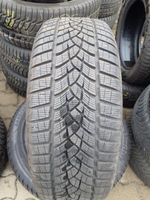 Goodyear UltraGrip Performance + 235/50 R 19 103 V | téli   DOT4320 7.5 mm