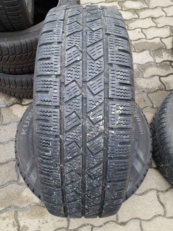 Kumho CW51 215/60 R 17 C 104/102 H | téli   DOT2721 4 mm
