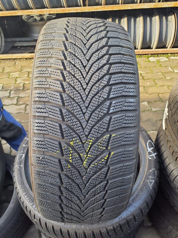 Nexen Winguard Sport2 205/40 R 17 84 V | téli   DOT1819 7 mm