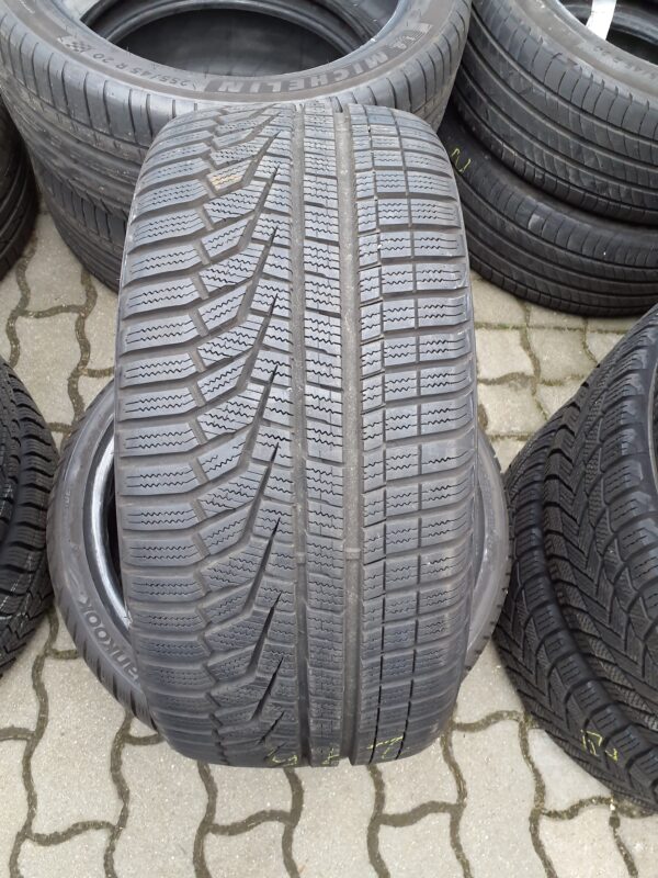 Hankook W320 235/35 R 19 91 W | téli   DOT2818 7.5 mm