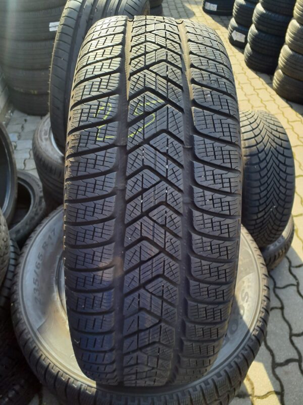 Pirelli Scorpion Winter 235/65 R 17 108 H | téli   DOT4319 7 mm