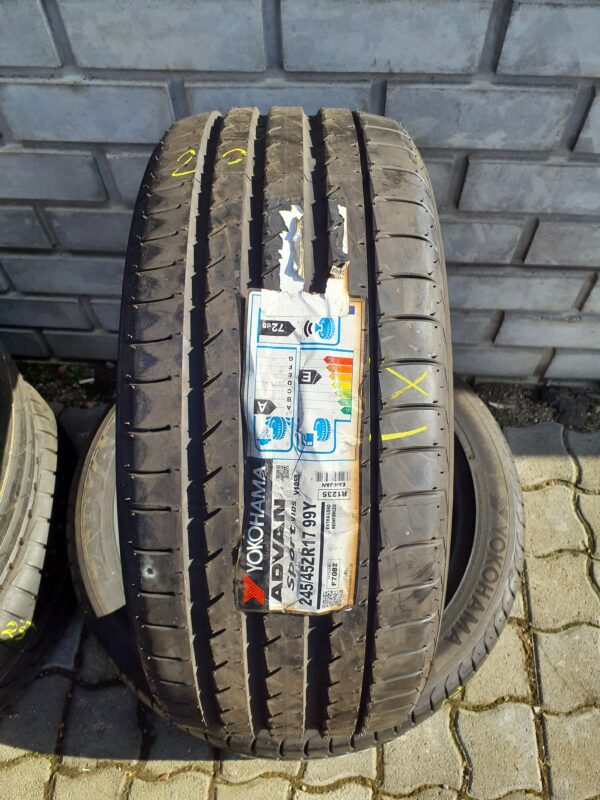 Yokohama ADVAN Sport V105 245/45 R 17 99 Y | nyári   DOT0517