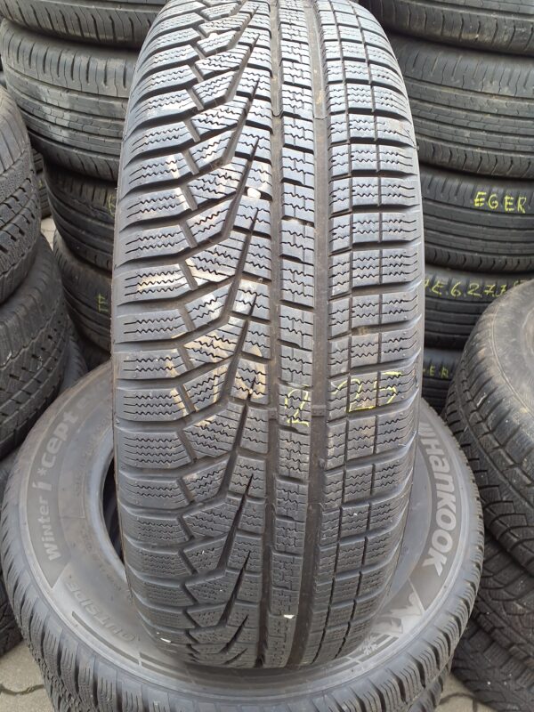 Hankook W320 215/65 R 17 99 V | téli   DOT4118 7.5 mm