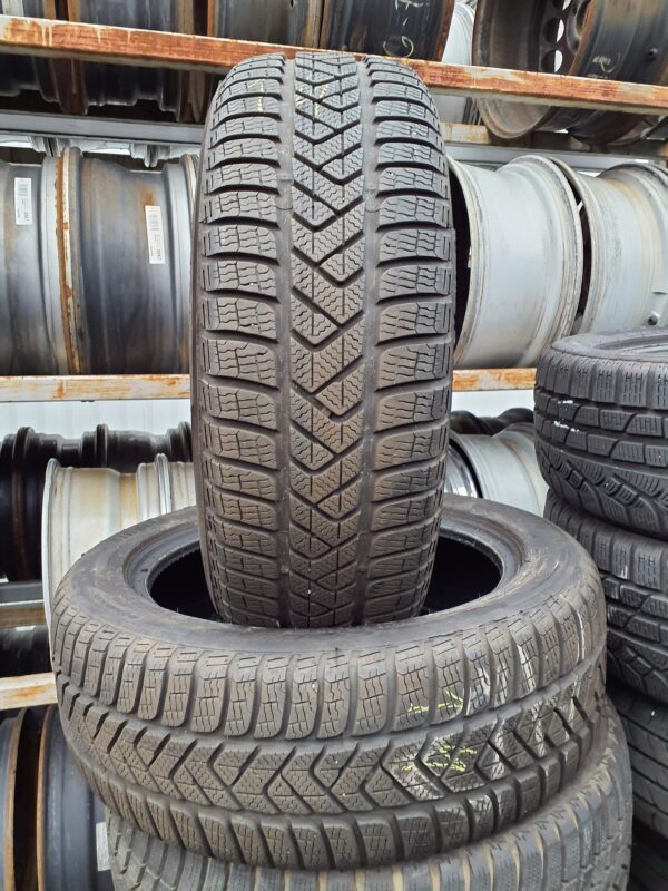 Pirelli SottoZero 3 205/55 R 17 95 H | téli   DOT3219 5.4 mm