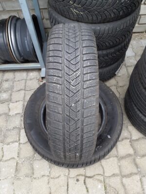 Pirelli SottoZero 3 215/65 R 17 99 H | téli   DOT2518 5.6 mm