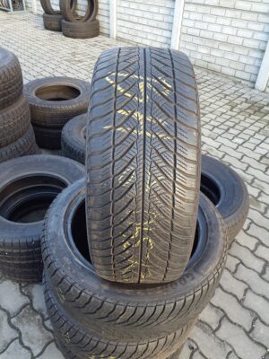 Goodyear UG 8 Performance 245/45 R 18 100 V | négyévszakos   DOT4716 5.9 mm