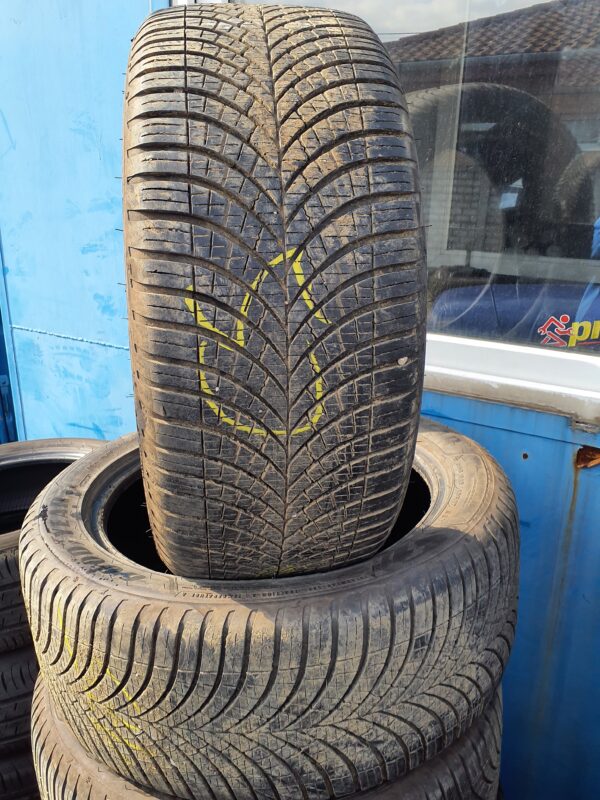 Goodyear Vector 4Season Gen-3 245/45 R 17 99 Y | négyévszakos   DOT0523 7.1 mm