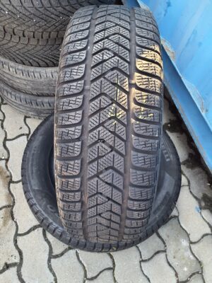 Pirelli SottoZero 3 215/65 R 16 98 H | téli   DOT2621 5.7 mm