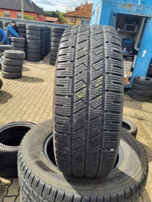 Laufenn LY31 235/65 R 16 C 115/113 R | téli   DOT2520 5.6 mm
