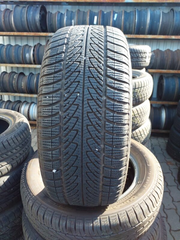 Goodyear UG 8 Performance MO 225/40 R 18 92 V | téli   DOT1321 7.1 mm