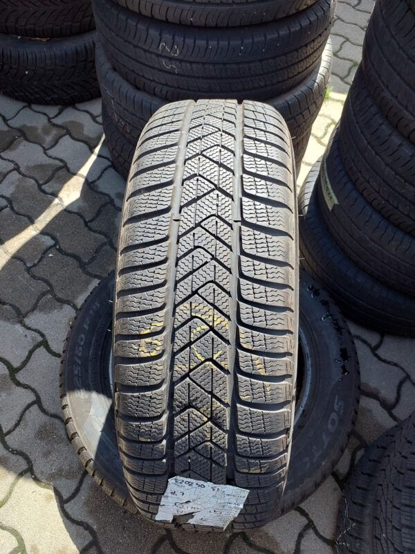 Pirelli SottoZero 3 225/60 R 18 104 H | téli   DOT3722 7.1 mm