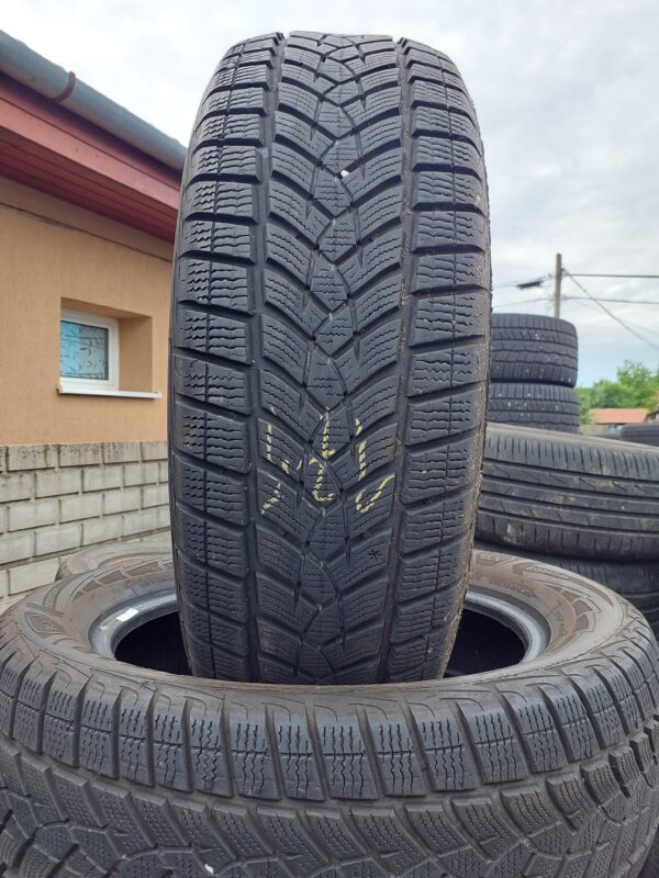 Goodyear UG Performance Suv Gen-1 215/60 R 17 96 H | téli   DOT3718 5.6 mm