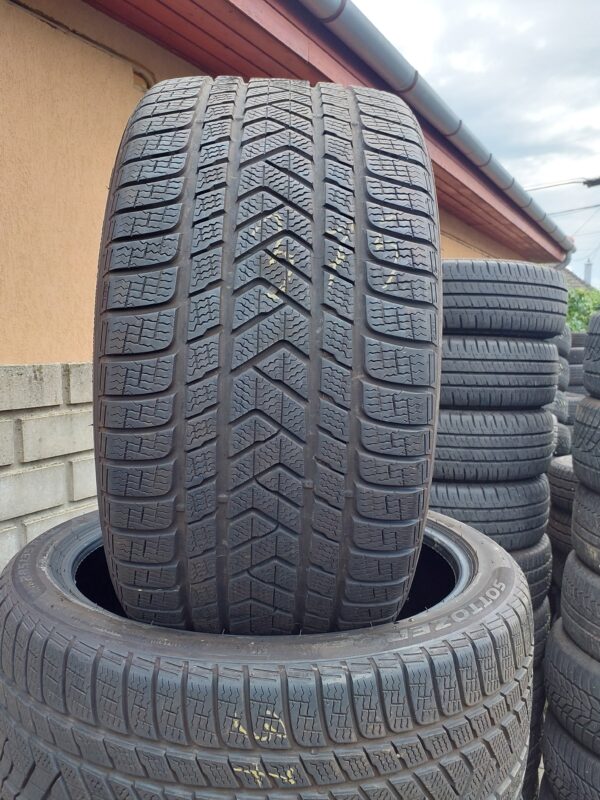 Pirelli SottoZero 3 mgt 285/35 R 20 100 W | téli   DOT3022 5.5 mm