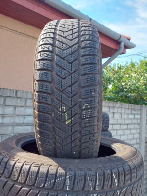 Pirelli SottoZero 3 mo 215/55 R 18 99 V | téli   DOT4221 6 mm