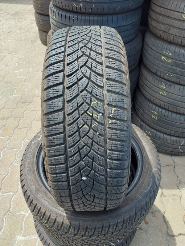 Goodyear UG Performance Gen-1 195/50 R 16 88 H | téli   DOT3818 7.9 mm