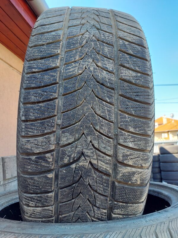 Minerva Frostrack  uhp 215/40 R 18 89 V | téli   DOT2620 6 mm