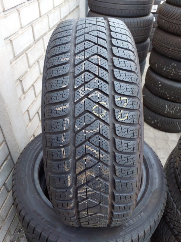 Pirelli SottoZero 3 215/55 R 18 99 H | téli   DOT3523 7 mm