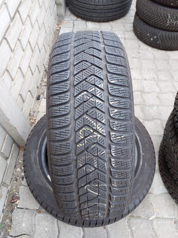 Pirelli SottoZero 3 215/55 R 18 99 H | téli   DOT3523 5.6 mm