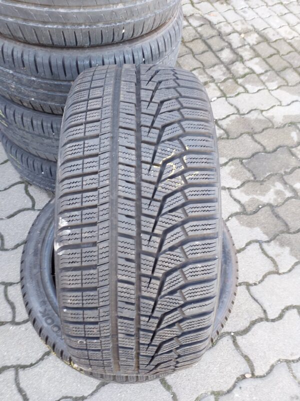 Hankook W320 215/40 R 17 87 V | téli   DOT2619 6.7 mm