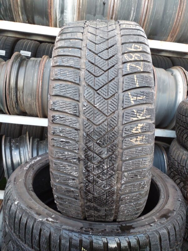 Pirelli SottoZero 3 235/40 R 19 96 V | téli   DOT3122 5.7 mm