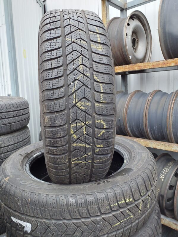 Pirelli SottoZero 3 205/60 R 16 92 H | téli   DOT4117 4.9 mm