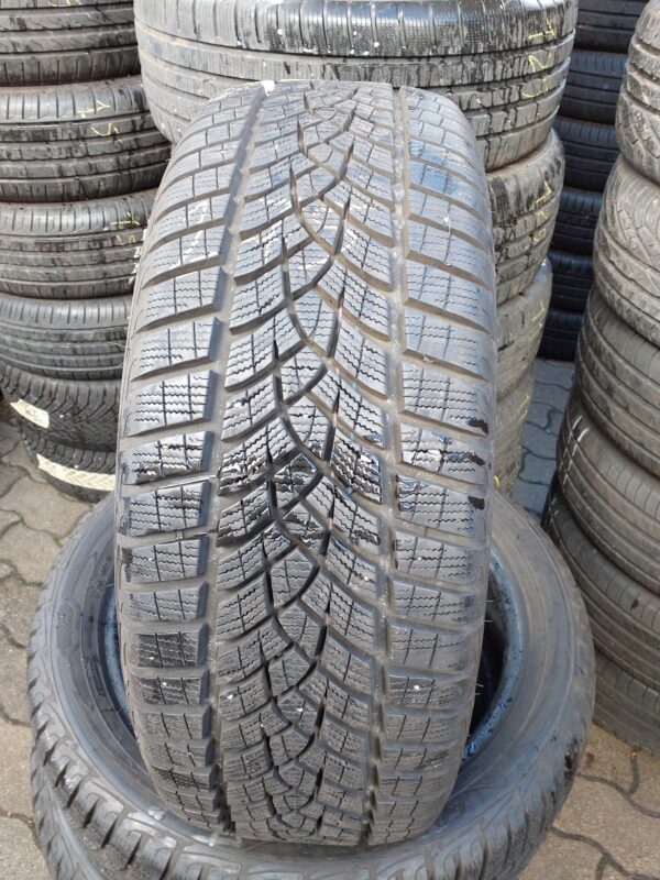 Goodyear UG Performance + 215/50 R 18 92 V | téli   DOT3122 8.6 mm