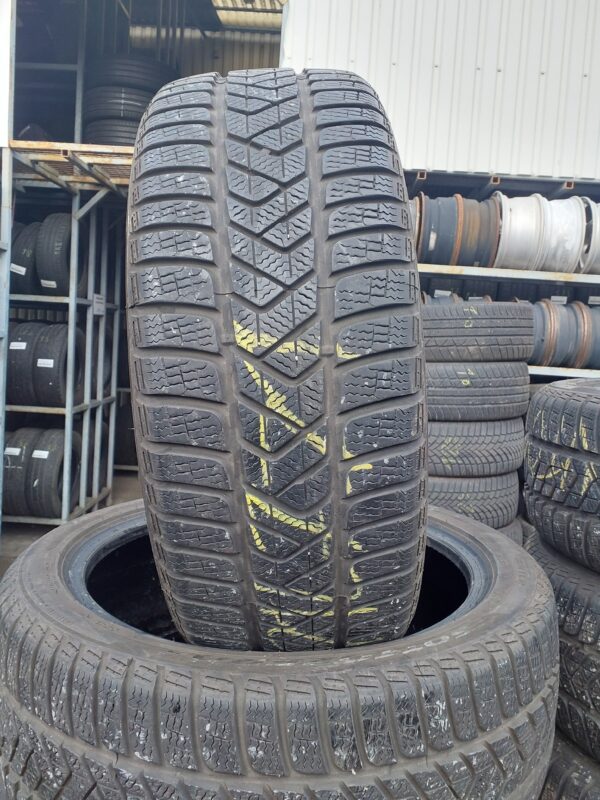 Pirelli SottoZero 3 225/45 R 18 95 V | téli   DOT2918 5.0 mm