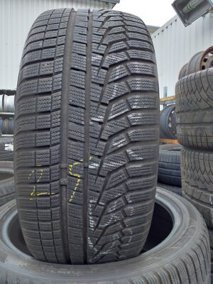 Hankook W320 245/40 R 19 98 V | téli   DOT3218 6.8 mm