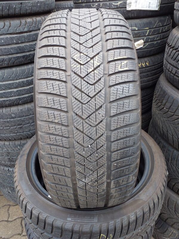 Pirelli SottoZero 3 255/40 R 20 101 W | téli   DOT2823 6.7 mm