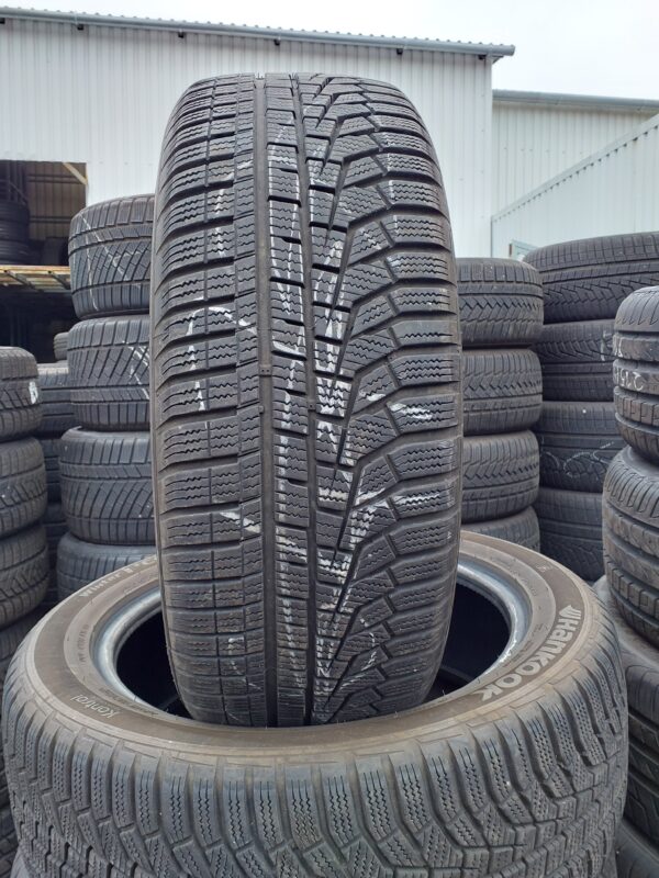 Hankook W320 205/55 R 17 95 V | téli   DOT4021 6.6 mm