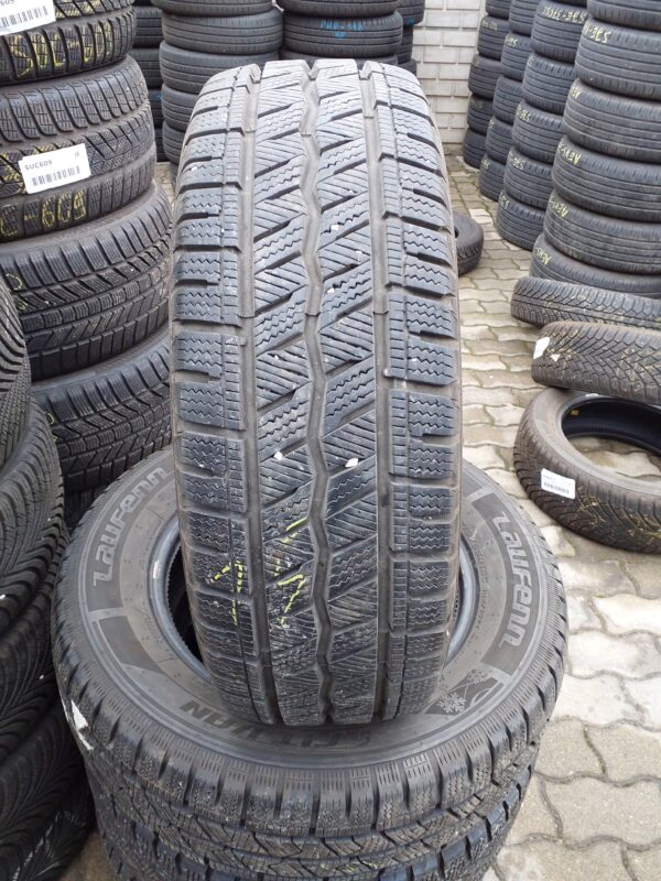 Laufenn LY31 215/65 R 16 C 109/107 T | téli   DOT3719 8.4 mm