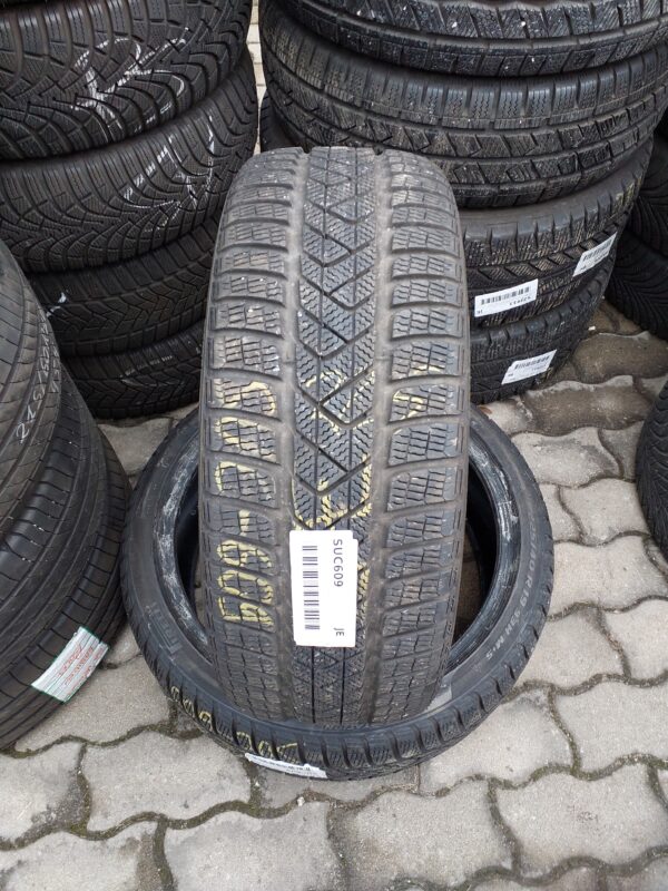Pirelli SottoZero 3 225/40 R 19 93 H | téli   DOT2823 6.5 mm