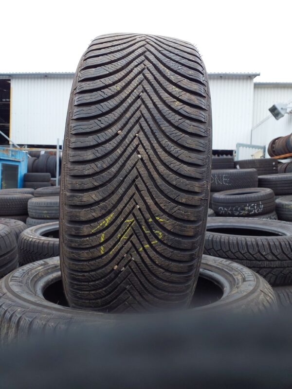 Michelin Alpin 5 215/55 R 17 98 V | téli   DOT2920 7.5 mm
