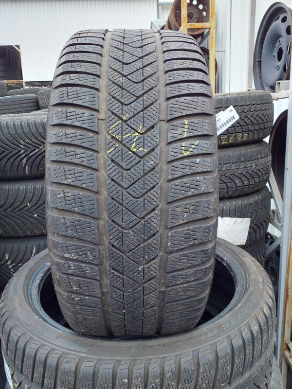 Pirelli Sottozero 3 run flat 255/35 R 19 92 H | téli   DOT2122 5.8 mm