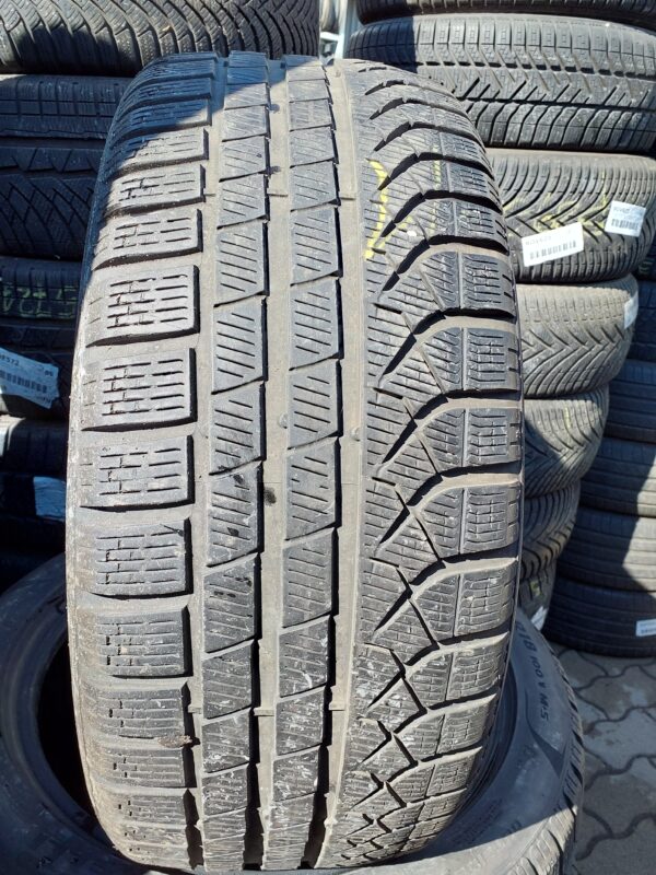 Pirelli P Zero Winter 245/45 R 18 100 V | téli   DOT4619 4.5 mm
