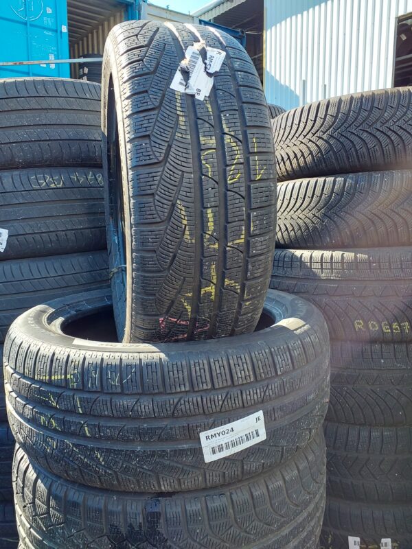 Pirelli Sottozero W210s2 245/45 R 18 100 V | téli   DOT1319 6.5 mm