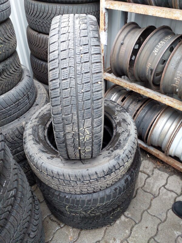 Hankook RW06 195/70 R 15 C 104/102 R | téli   DOT2217 7.5 mm