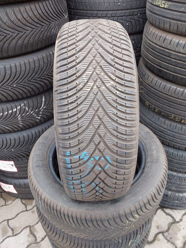 Kleber Krislap HP3 215/55 R 17 98 V | téli   DOT4224 7.3 mm