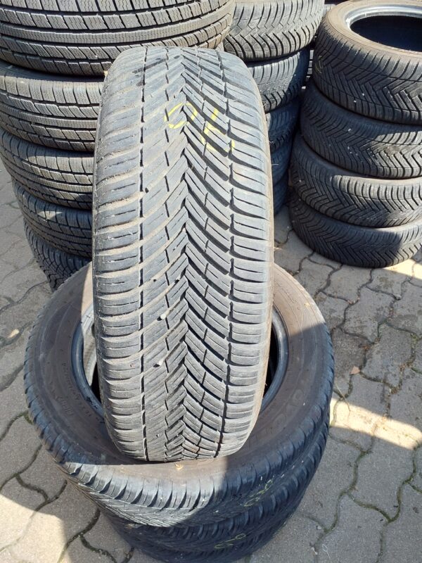 Toyo Celsius AS2 185/60 R 15 88 V | négyévszakos   DOT0422 7 mm