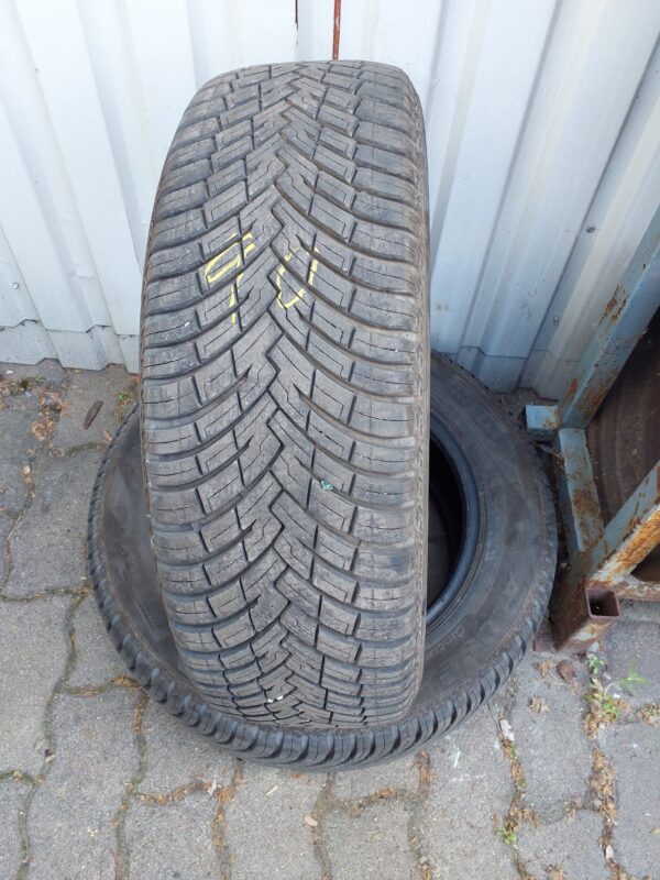 Pirelli Cinturato All Season SF 2 185/65 R 15 92 V | négyévszakos   DOT4123 6.4 mm