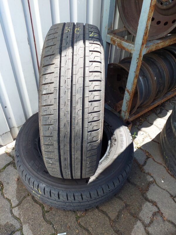 Pirelli Carrier 215/70 R 15 CP 109 R | nyári   DOT2018 7.7 mm
