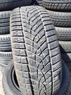 Goodyear UG Performance + 215/55 R 17 98 V | téli   DOT2619 7.8 mm