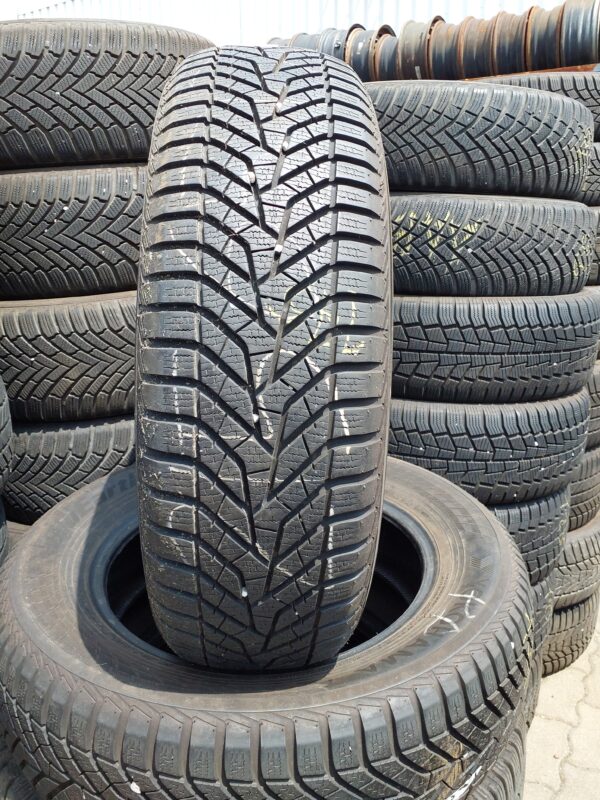 Yokohama BluEarth Winter V905 215/65 R 17 99 V | téli   DOT3120 6.9 mm