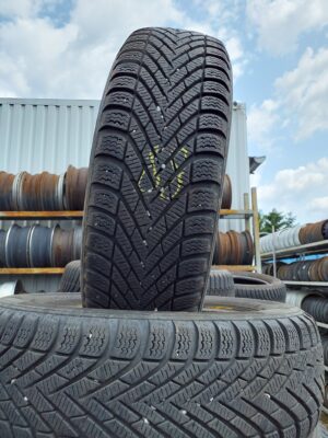 Pirelli Cinturato Winter 175/65 R 14 82 T | téli   DOT3819 6.6 mm