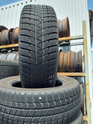 Sumitomo WT200 215/60 R 16 99 H | téli   DOT2318 6.7 mm