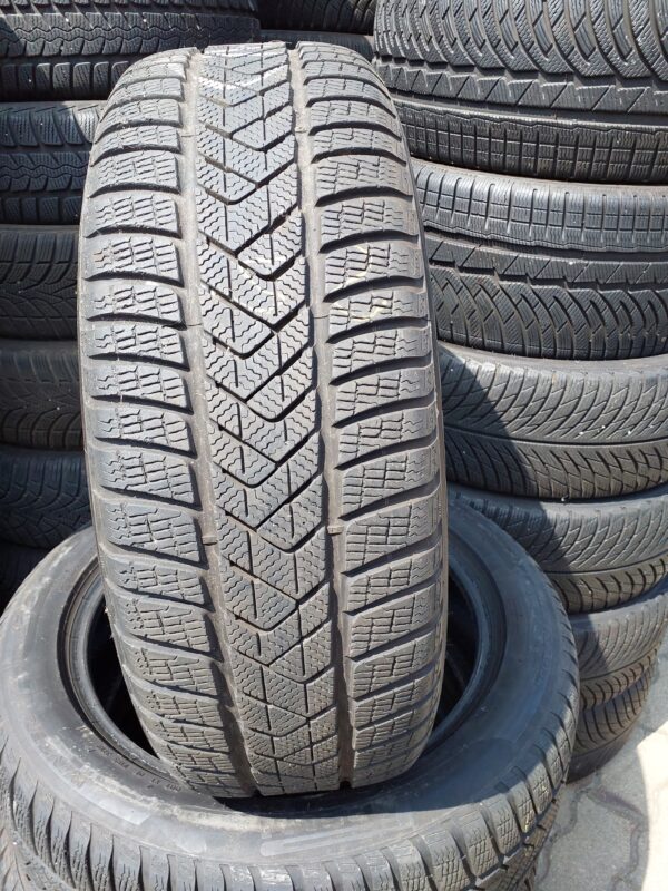 Pirelli SottoZero 3 245/50 R 19 105 V | téli   DOT3719 6.2 mm