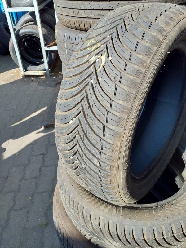 Kleber Quadraxer 3 195/50 R 15 82 V | négyévszakos   DOT4722 6.4 mm