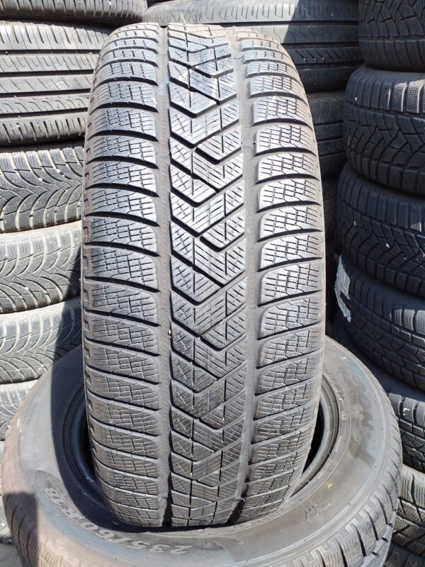 Pirelli Scorpion Winter 235/60 R 18 103 V | téli   DOT3821 6.5 mm