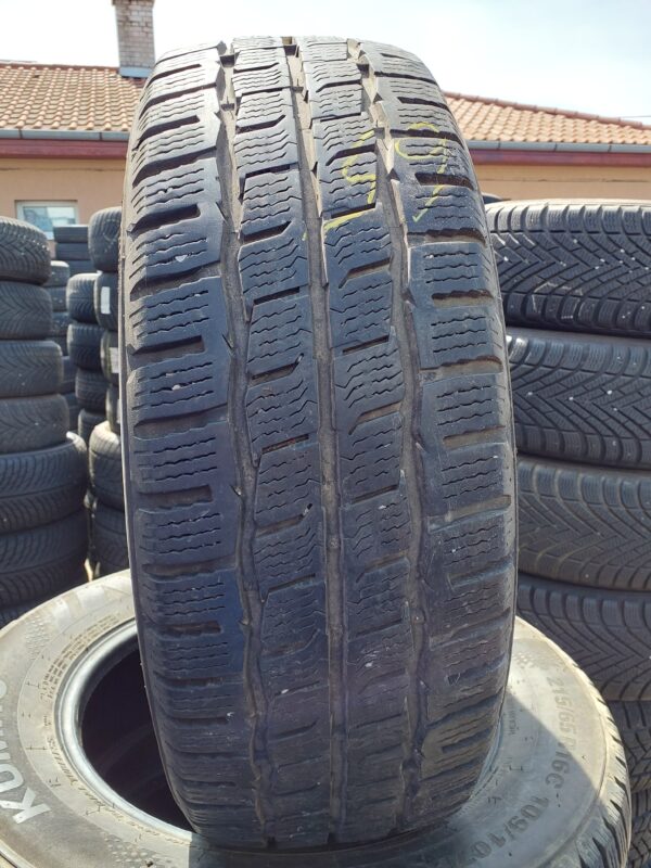 Kumho CW51 215/65 R 16 C 109/107 R | téli   DOT1821 6.7 mm